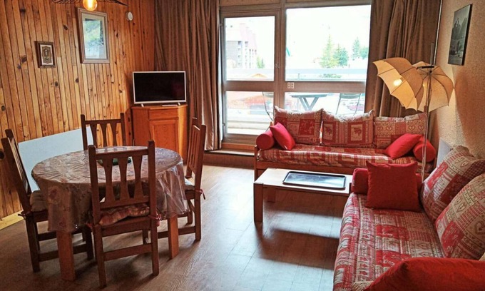 Les Deux Alpes Apartment | 100m from ski slopes, 1st floor, view ski slopes, balcony, tv, ski locker, 32m², Les 2 Alpes