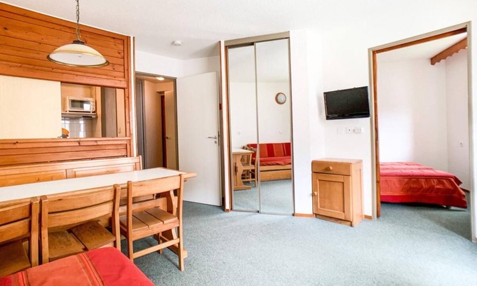 Tignes Apartment | 100m from ski slopes, 2nd floor, balcony, tv, ski locker, 35m², Tignes