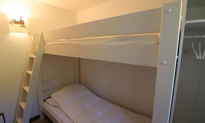 Tignes Apartment | 100m from ski slopes, 2nd floor, balcony, tv, ski locker, 23m², Tignes