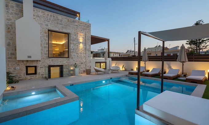 Rethymno Villa | 100m from the beach, hot tub, ping pong, sauna, gym & private sun beds!