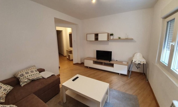 Distrito Llano Apartment | 101A Apartamento moderno para 6 personas