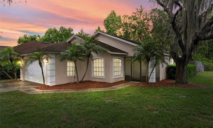 Thousand Oaks House | 102 Getaway Villa 4 bed with pool near Disney