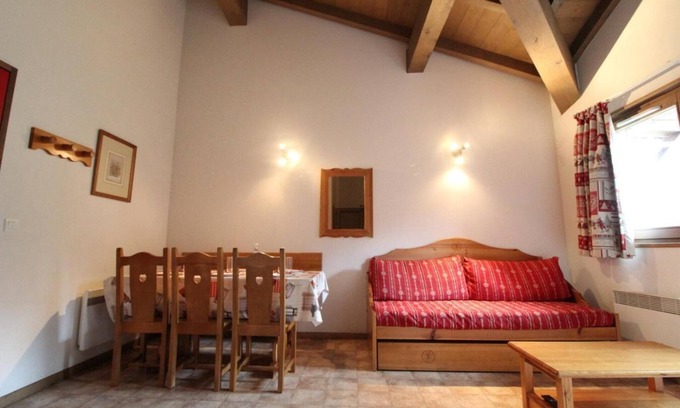 Val Cenis Apartment | 10m from ski slopes, 4th floor, parking, tv, ski locker, 38m², Val Cenis