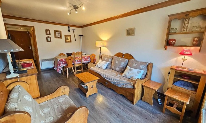 Les Bruyeres Apartment | 10m from ski slopes, Ground floor, view mountain, balcony, tv, ski locker, 40m², Les Menuires