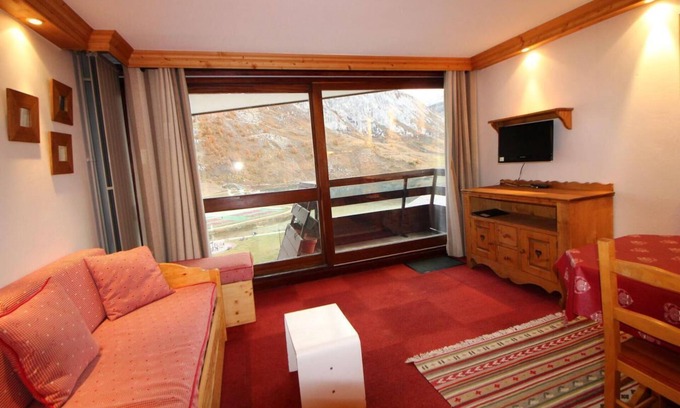 Tignes le Lac Apartment | 10m from ski slopes, 8th floor, view lake, balcony, tv, ski locker, 28m², Tignes