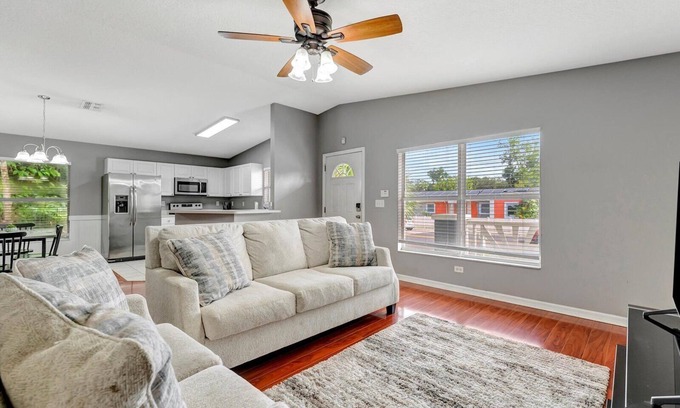 Old Seminole Heights Villa | 10min to Downtown - 3BD 2 Full Bath, Free Parking