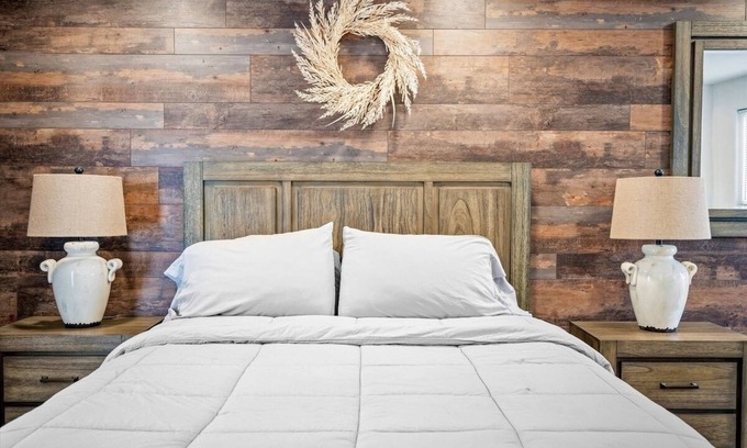 Roosevelt Condo | 11 Chelsea Place On The Park, In Heart Of Downtown