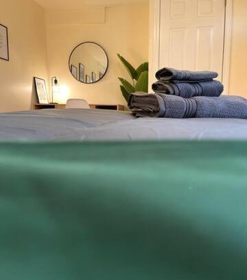 Waltham House | #11 Joyful Jungle Room 5 Min To Brandeis Unversty!