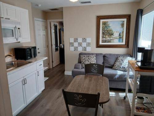 Sun 'N Lake Bed & Breakfast | 11 m² Bed and breakfast ∙ 2 guests