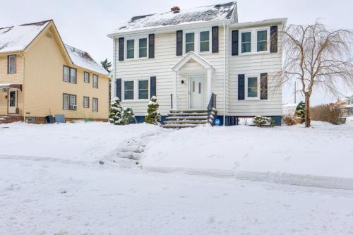 Garfield Heights House | 11 Mi to Dtwn Cleveland Family Home with Yard