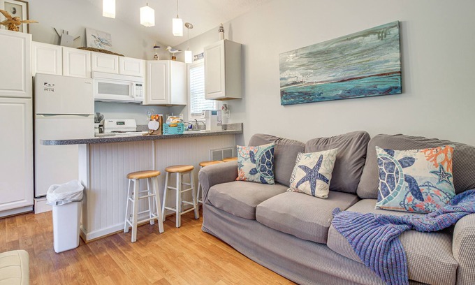 Hampstead House | 11 Mi to ICW: Coastal Carolina Home w/Pool Access