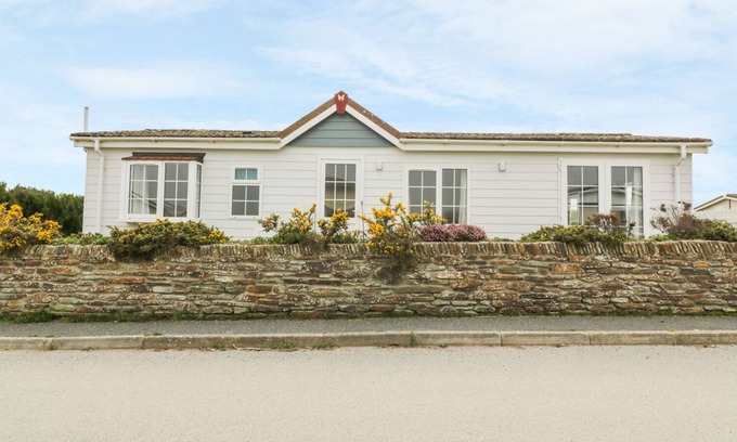 Padstow Cottage | 11 PENDARVES, pet friendly, with a garden in St Merryn