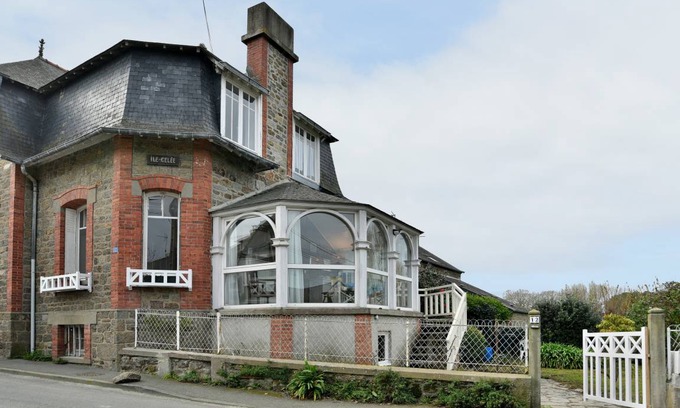 Dinard House | 110 m² House ∙ 3 bedrooms ∙ 6 guests