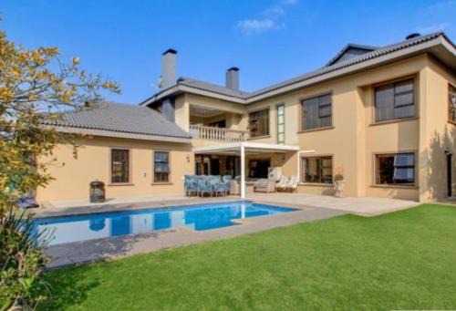Greater Johannesburg Metropolitan Area Villa | 112 on Cullross Abode