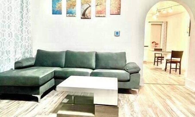 Dubuque Apartment | 1127/Downtown Dubuque, first floor, free parking