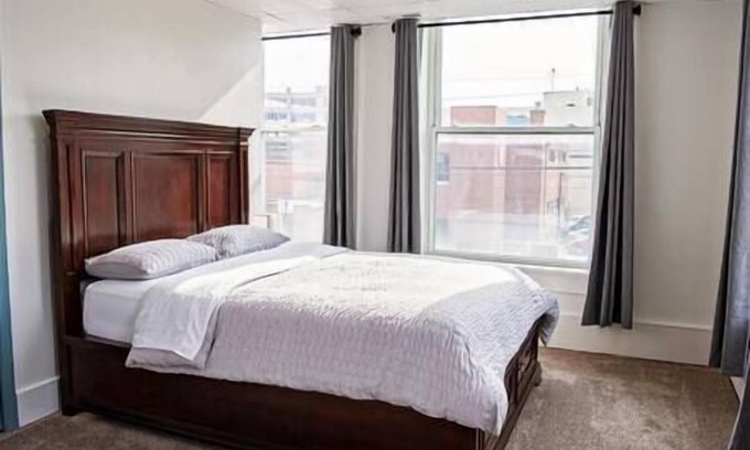 Dubuque Apartment | 115#202/Charming Downtown Dubuque Apartment