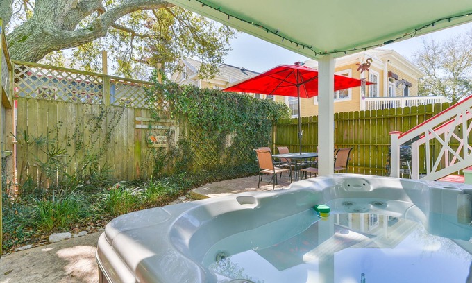 San Jacinto House | 117 YO home in Historic District-Hot Tub-Bikes