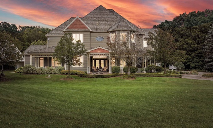 Halton Regional Municipality House | 12 Acre Private Sport Resort & Spa Tennis Pickleball Sauna HotTub Pool Golf FIFA