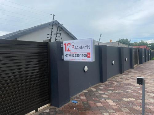 Kriel Hotel | 12 At Jasmyn