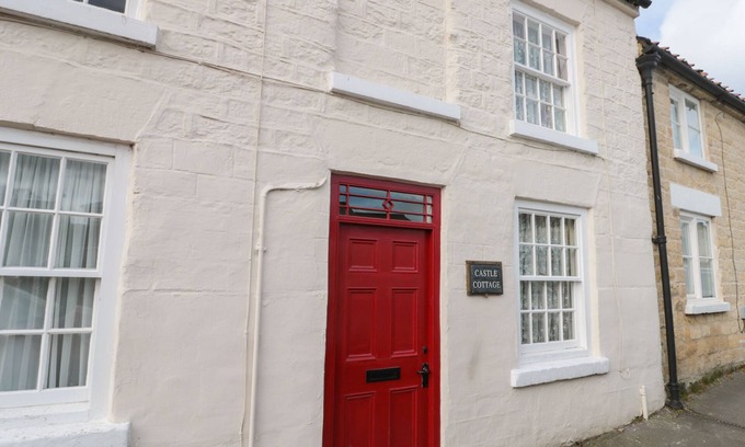 Pickering House | 12 CASTLEGATE, pet friendly, character holiday cottage in Pickering