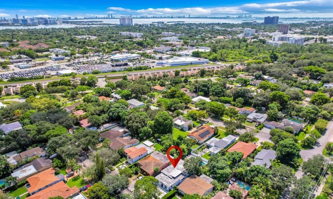 El Portal House | 12 Guest Oasis Pool Family & Group Friendly