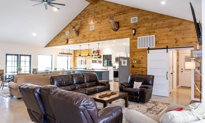 Fayetteville House | 12 minutes to Antique Shopping near Warrenton, & Round Top TX.