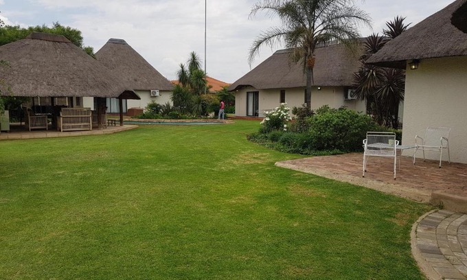 Vanderbijlpark House | 12 On Vaal Drive Guesthouse