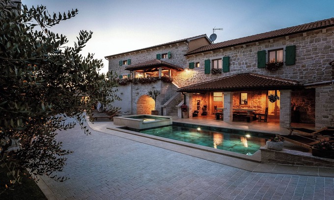 Selina Villa | 12 people, pool, whirlpool, billiards, darts, table tennis and fitness studio