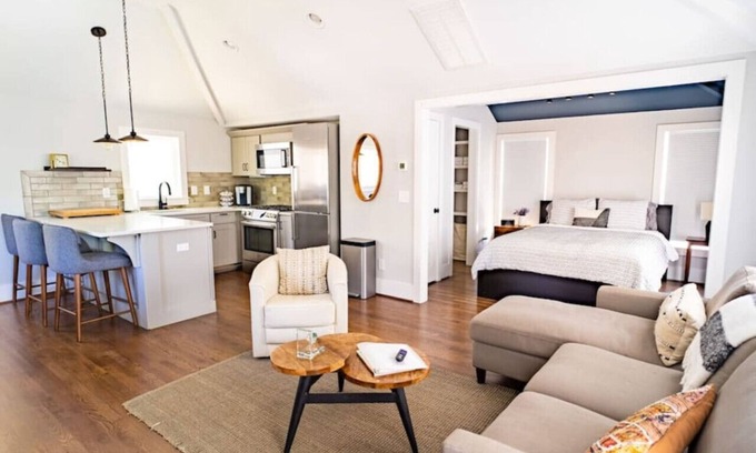 Belmont - Hillsboro Apartment | 12 S Loft Vibe: City Living - Close to Downtown