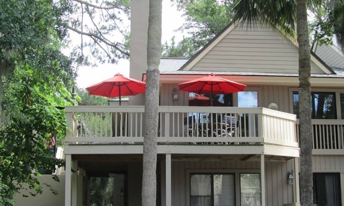 Shipyard Plantation Villa | 121 Beachwalk-Sun filled villa- 4 minute walk to the beach-oceanfront Shipyard !