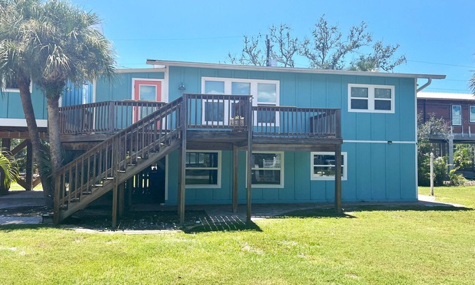 Mid Island House | 122 Falkirk Cottage – Swap Snowflakes for Seashells!