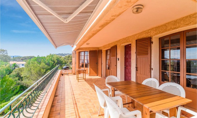 Saint-Raphael Apartment | 123 m² Apartment ∙ 3 bedrooms ∙ 6 guests