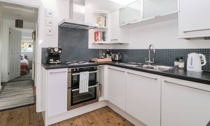 Malborough House | 126 CUMBER CLOSE, pet friendly, with a garden in Malborough
