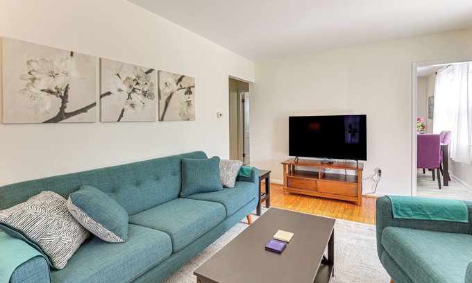 Middle River House | 13 Mi to Downtown Baltimore: Quiet Home w/Porch