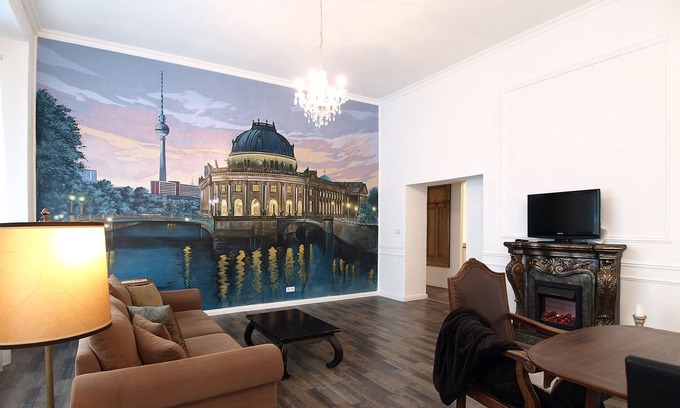 Prenzlauer Berg Apartment | 130 sqm, up to 6 pers. in Prenzlauer Berg, whirlpool, families, groups, couples