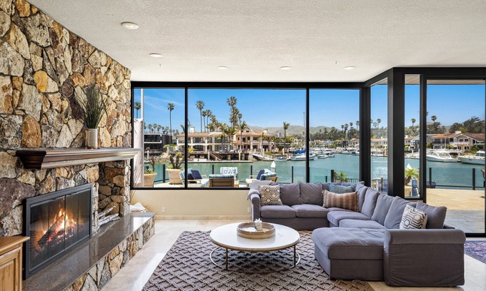 Pierpont Bay House | 1341B The Beachmont Place