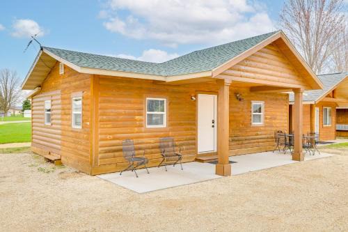 Waumandee House | 14 Mi to Mississippi River Rural Cochrane Retreat