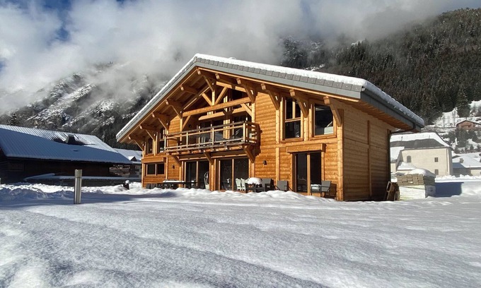 La Chapelle-d'Abondance Ski Chalet | 14-person chalet with private indoor pool