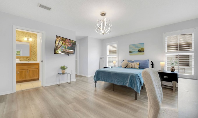 Springfield Apartment | 1413- Arenas 1 Mile, Entertaining Kitchen, Fenced Yard, Pets OK, Sleeps 10