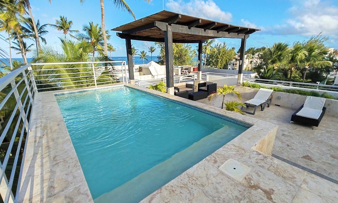 El Cortecito Condo | 14BR Spacious Multi-Unit Retreat with Rooftop Plunge Pool - Walk to Beach +Bonus