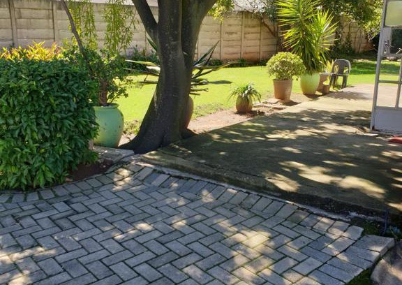 Ekurhuleni House | 14th avenue lodge