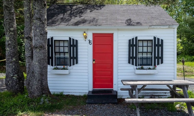 Trenton Cottage | 15 1Br Cottage Heart of Maine Open Hearth Inn