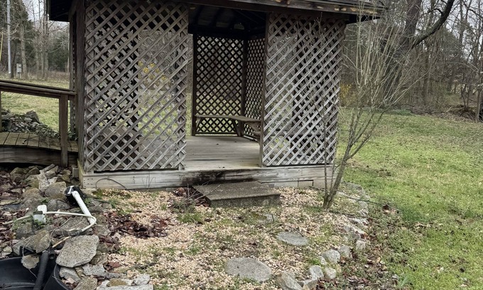 Rockfield House | 15 Acres of Peace and Tranquility. Enjoy nature, tie the knot, and much more.