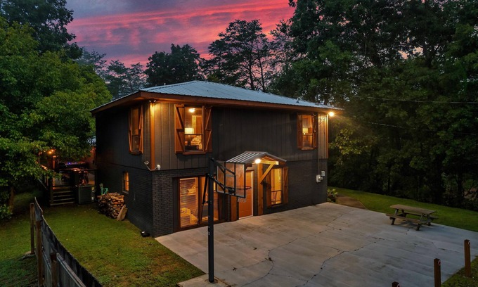 Caton Cabin | 15 MIN to Dollywood or Gatlinburg! Fall Special!