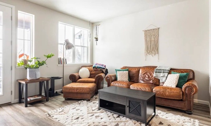 Eiber House | 15 min to Red Rocks! - Entire 2 BR/3.5 Bath Home