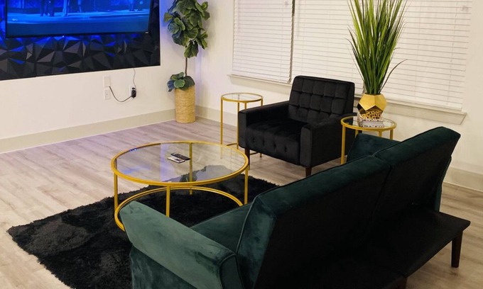 Spring House | 15 Mins from Downtown | Perfect for Long Term Stays