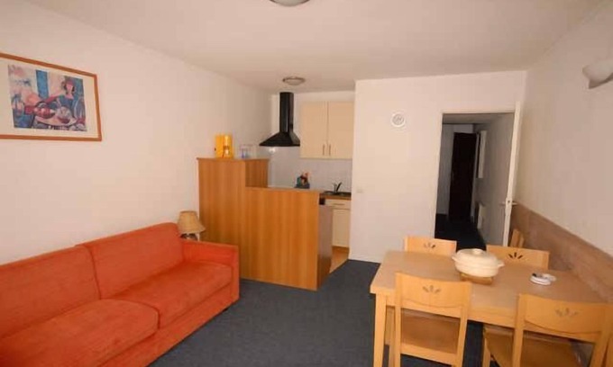 Eaux-Bonnes Apartment | 150m from ski slopes, 3rd floor, view ski slopes, fitness, swimming pool, sauna, tv, ski locker