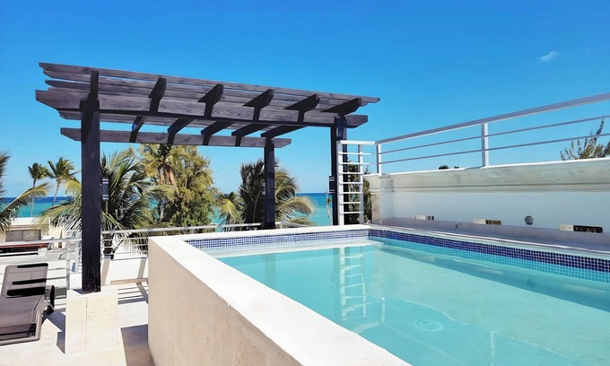 El Cortecito Condo | 15BR Spacious Multi-Unit Retreat with Rooftop Plunge Pool - Walk to Beach +Bonus