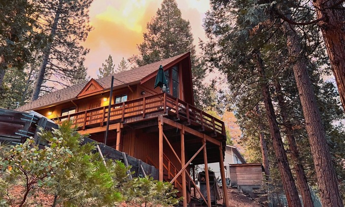 Cold Springs Cabin | <15min to Dodge Ridge. Cozy cabin with game room, fire pit and wifi!