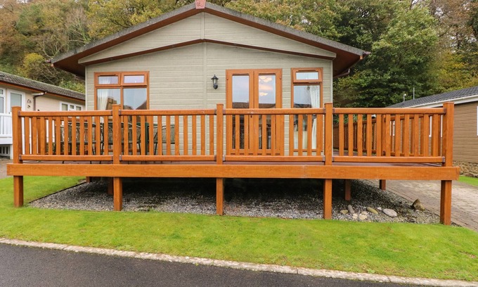 Amroth Cottage | 16 HERITAGE PARK, pet friendly, with a garden in Kilgetty